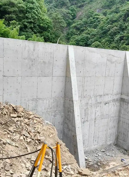 商丘梁园区重力式挡土墙