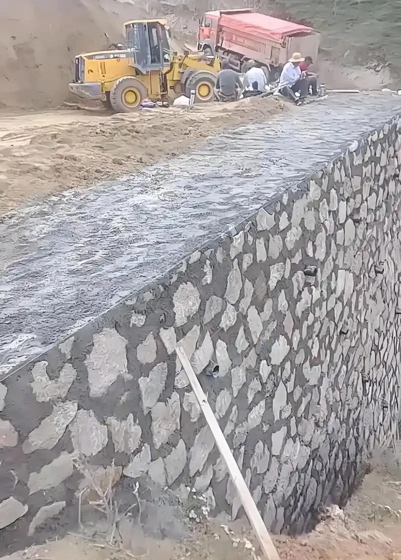 商丘梁园区边坡加固